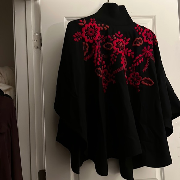 Poncho - Picture 1 of 2